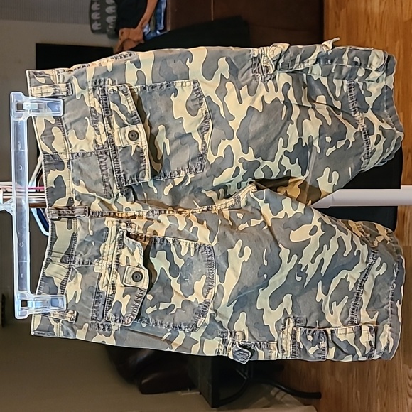 Jeans By Buffalo Camo Cargo Shorts Size 28 - Picture 2 of 13